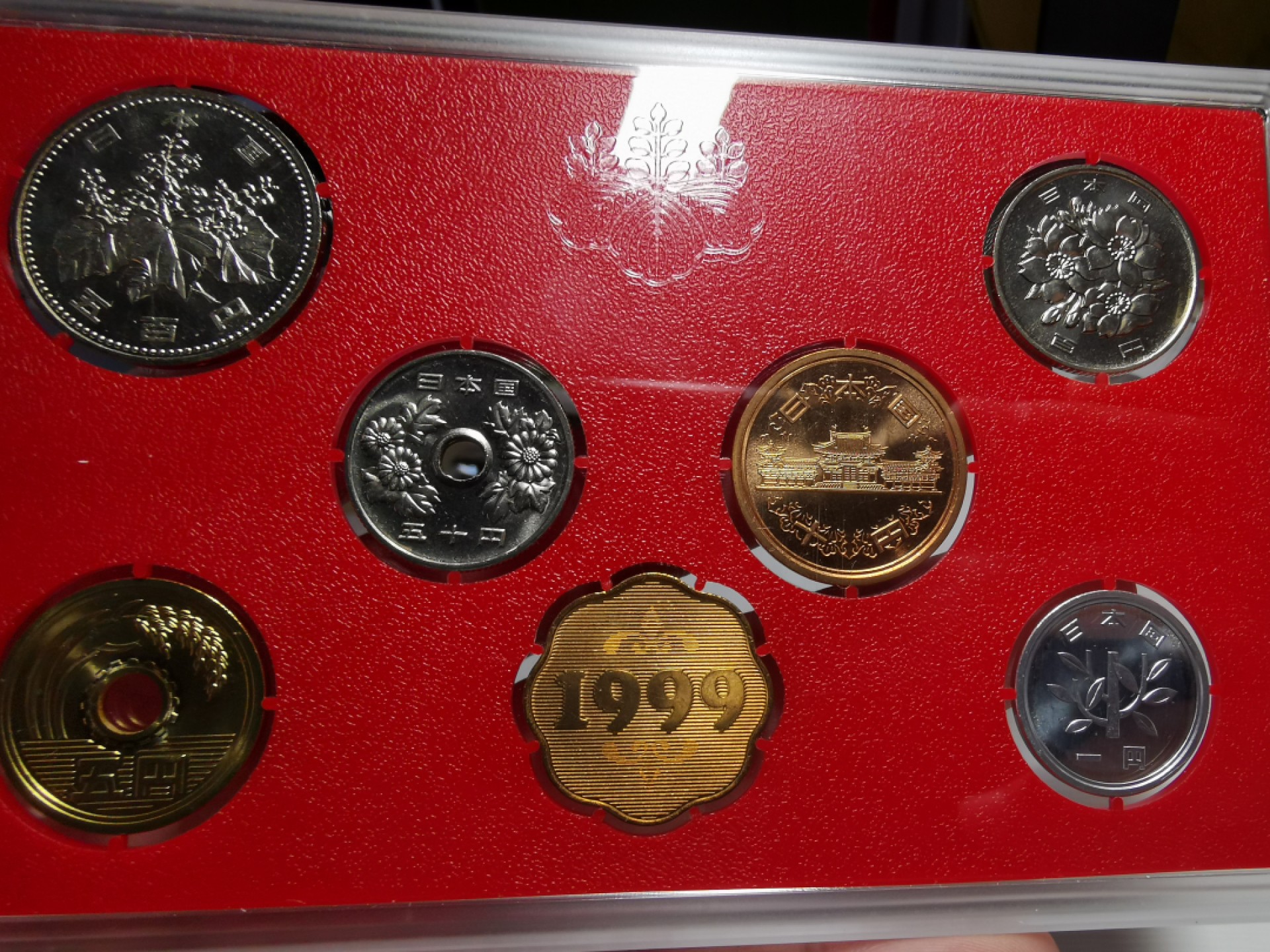 捡漏零元起+1 小岛日本纪念币专场 第二拍  日本纪念币 1999 年1-500円带兔年纪念章 7 枚日本套币