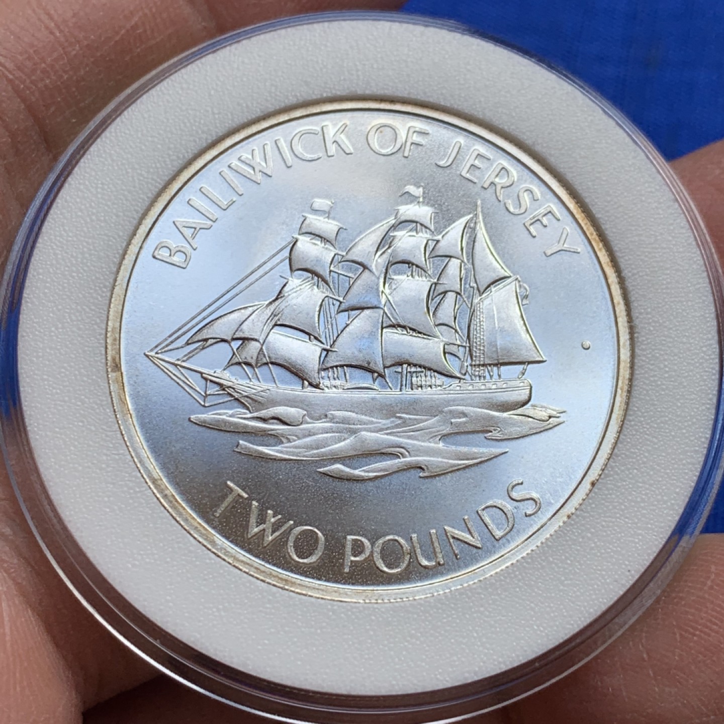 《竞宝斋》第128场-周日，周一 ，2场连拍（全场包邮） 泽西岛 1972  2磅  女王银婚  帆船银币 BU品