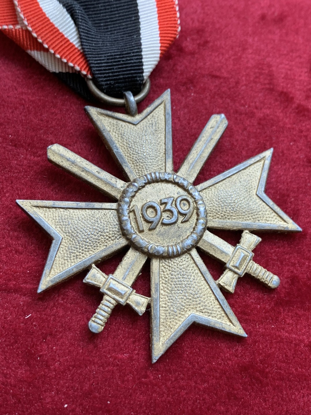 《竞宝斋》第128场-周日，周一 ，2场连拍（全场包邮） 德意志第三帝国带剑十字勋章 1939-1945 铜制 原品勋带