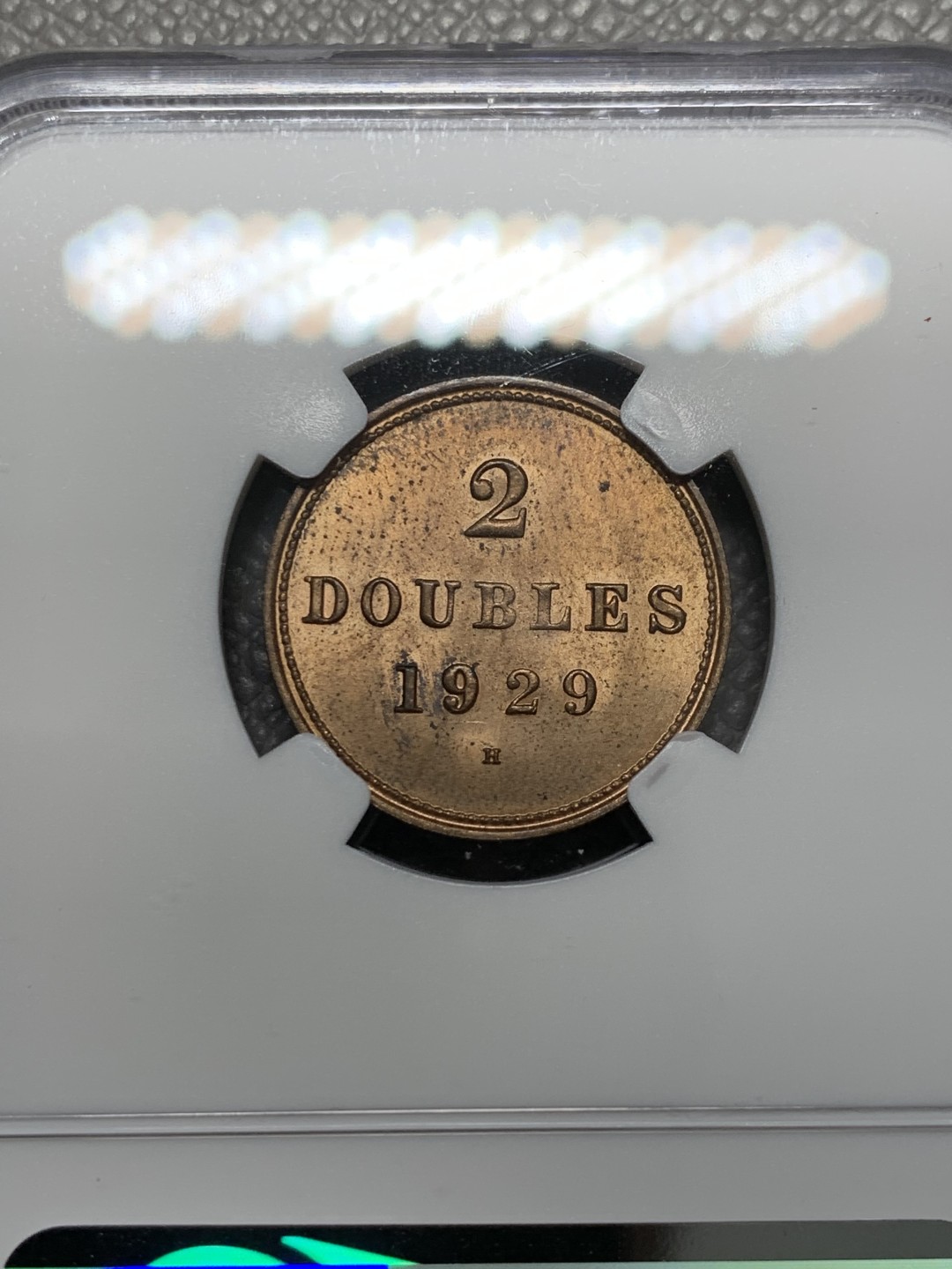 《竞宝斋》第128场-周日，周一 ，2场连拍（全场包邮） NGC-MS62RB 1929年 根西 2道布铜币 难得满铜光，状态很好。三狮英系经典元素