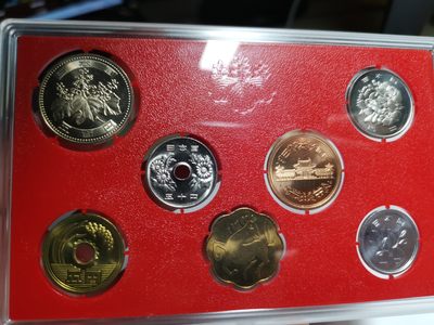 捡漏零元起+1 小岛日本纪念币专场 第二拍  日本纪念币 2000 年1-500円带马年纪念章 7 枚日本套币