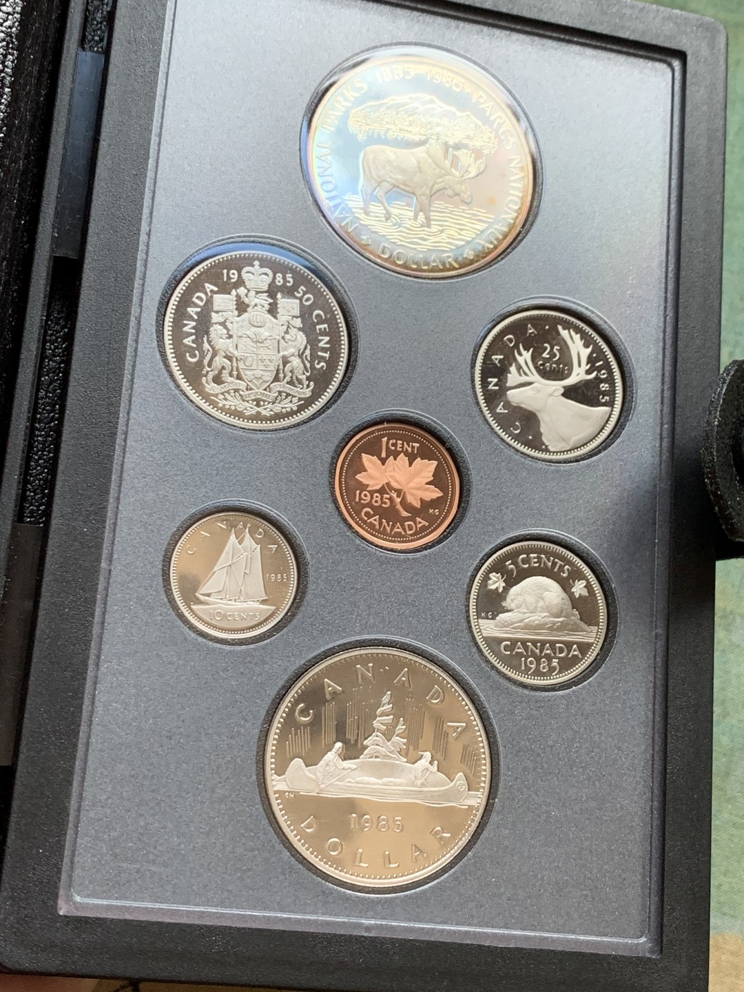 《竞宝斋》第128场-周日，周一 ，2场连拍（全场包邮） 加拿大1985年精制套币含一枚纪念银币