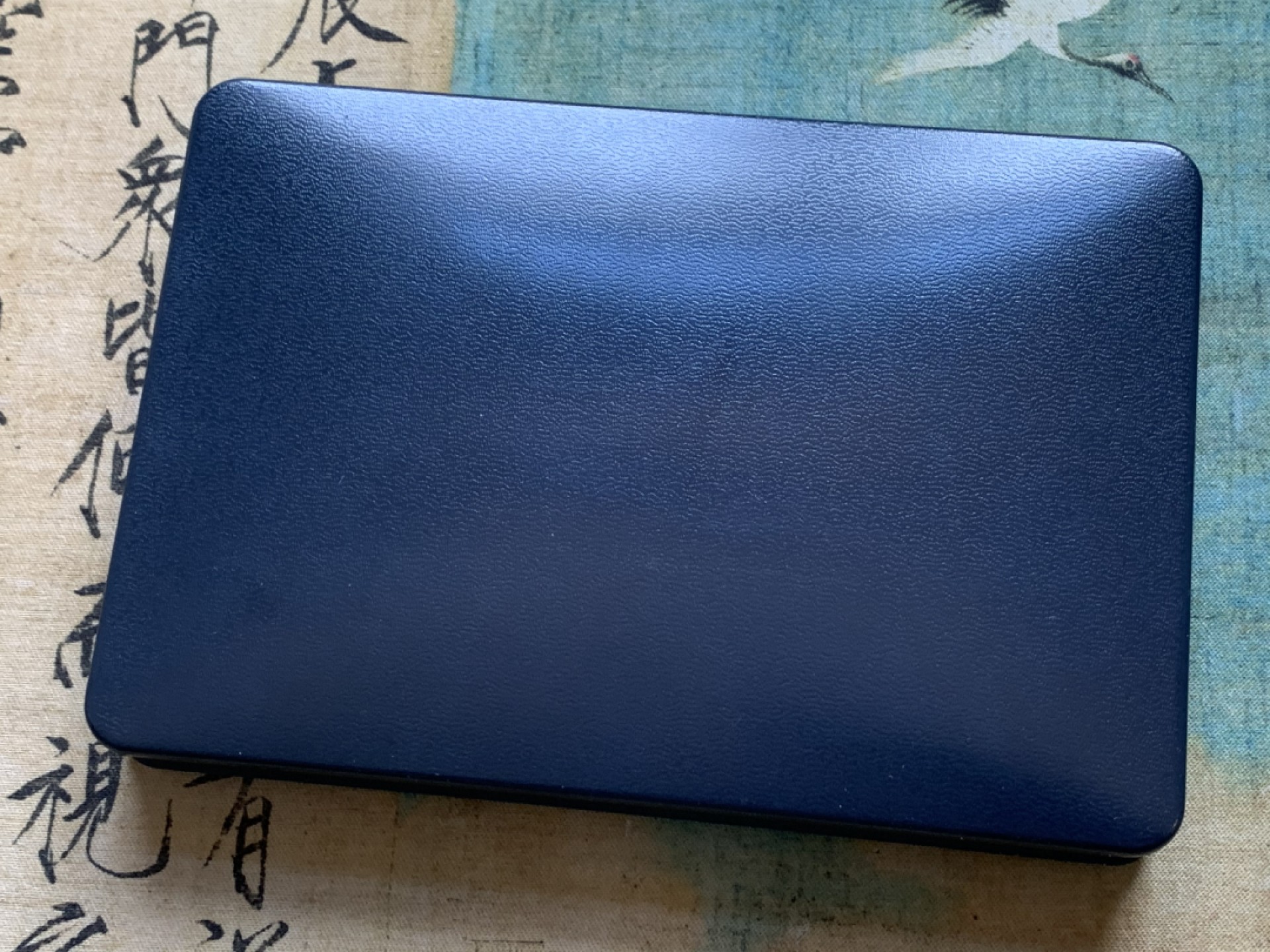 《竞宝斋》第128场-周日，周一 ，2场连拍（全场包邮） 荷兰银行银币章礼盒 高档丝绒礼盒套币含1970年10盾银币两枚银章 10分银币 1分锌币 共含纯银接近50g 状态都不错