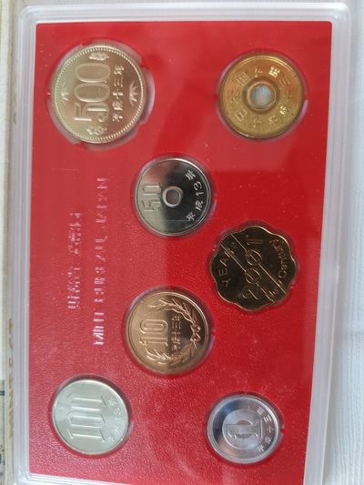 捡漏零元起+1 小岛日本纪念币专场 第二拍  日本纪念币 2001 年1-500円带蛇年纪念章 7 枚日本套币