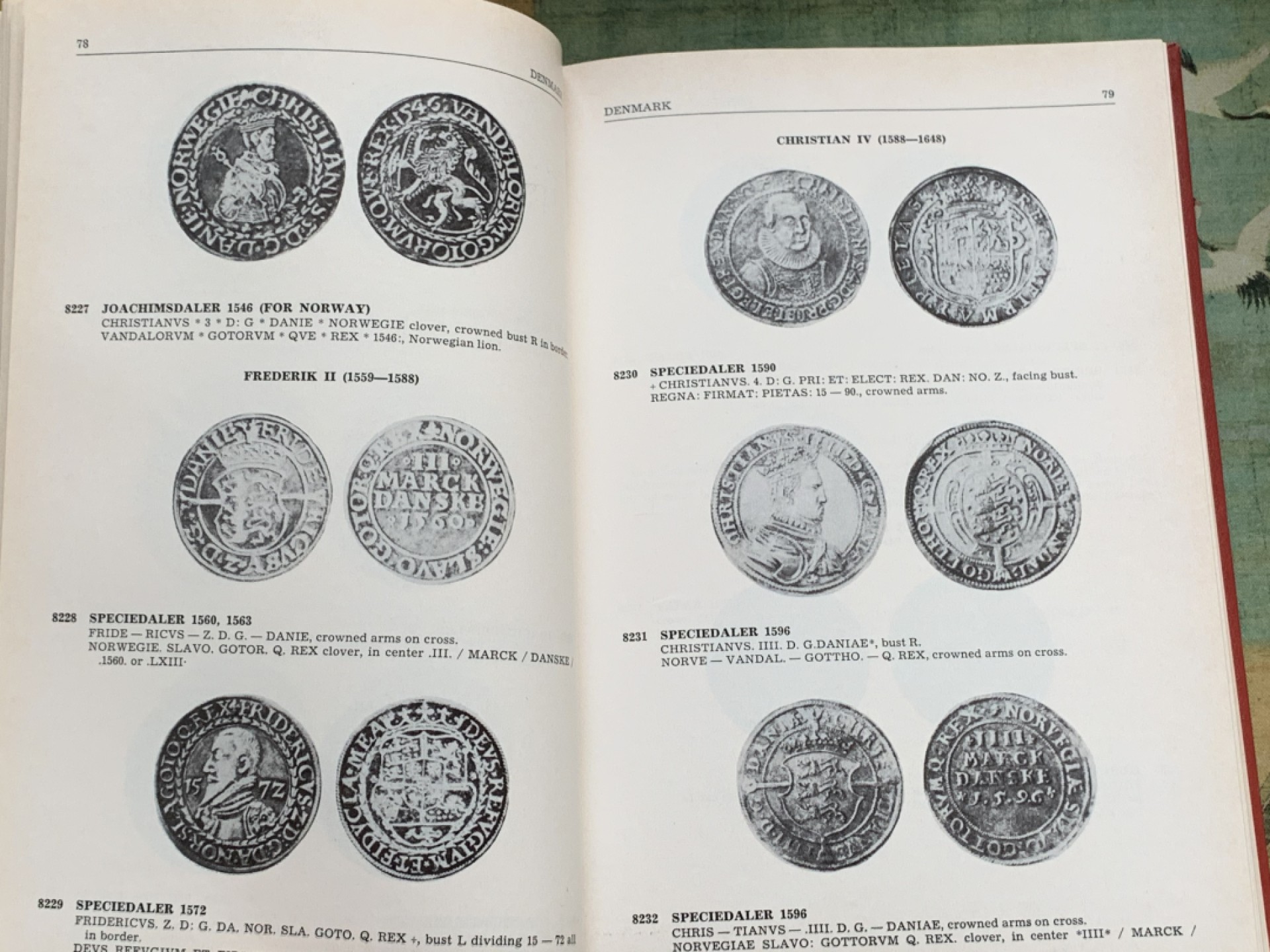 《竞宝斋》第128场-周日，周一 ，2场连拍（全场包邮） 达文波特 1484-1600  欧洲克朗目录 330页保存的非常好