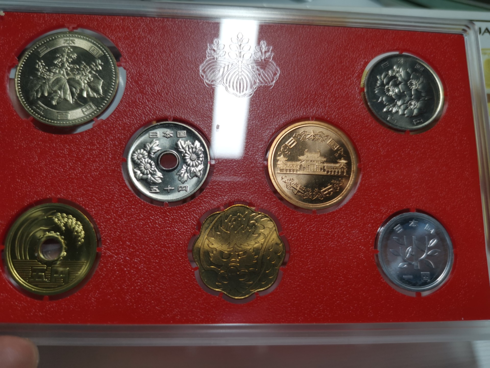 捡漏零元起+1 小岛日本纪念币专场 第二拍  日本纪念币 2000 年1-500円带龙年纪念章 7 枚日本套币