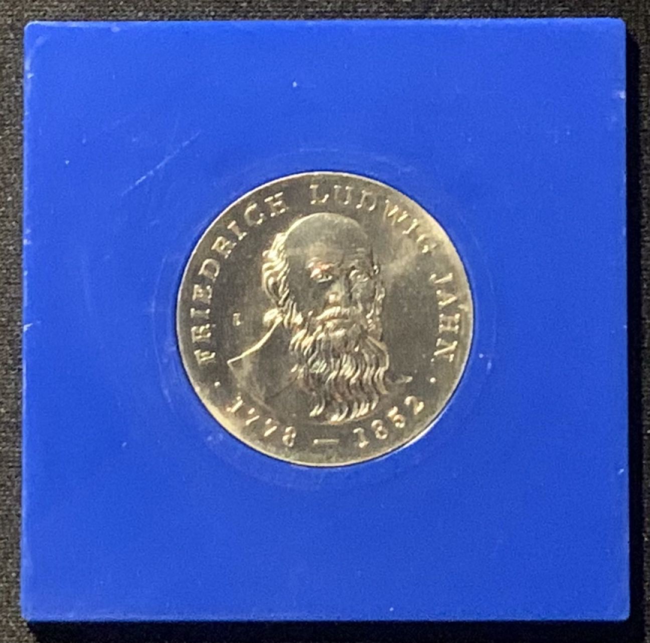 紫瑗钱币——第244期拍卖 民主德国 1977年 弗里德里希·路德维希·杨 逝世125周年 5马克 纪念币 原盒