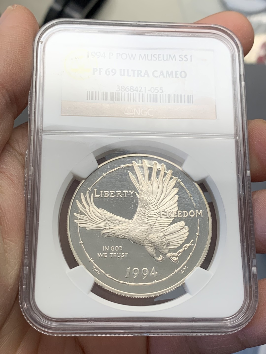 《竞宝斋》第128场-周日，周一 ，2场连拍（全场包邮） NGC PF69UC 美国 1994年战俘国家博物馆 纪念 1美元精制银币 大银币 38.1mm 26.73克