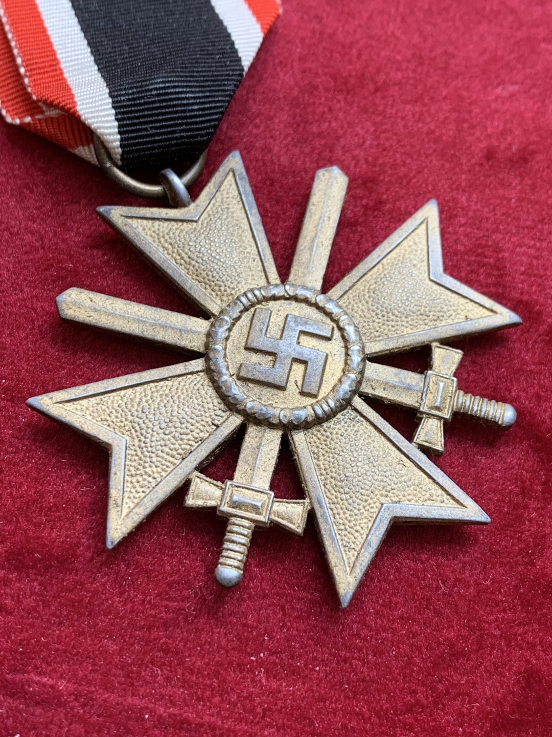 《竞宝斋》第128场-周日，周一 ，2场连拍（全场包邮） 德意志第三帝国带剑十字勋章 1939-1945 铜制 原品勋带