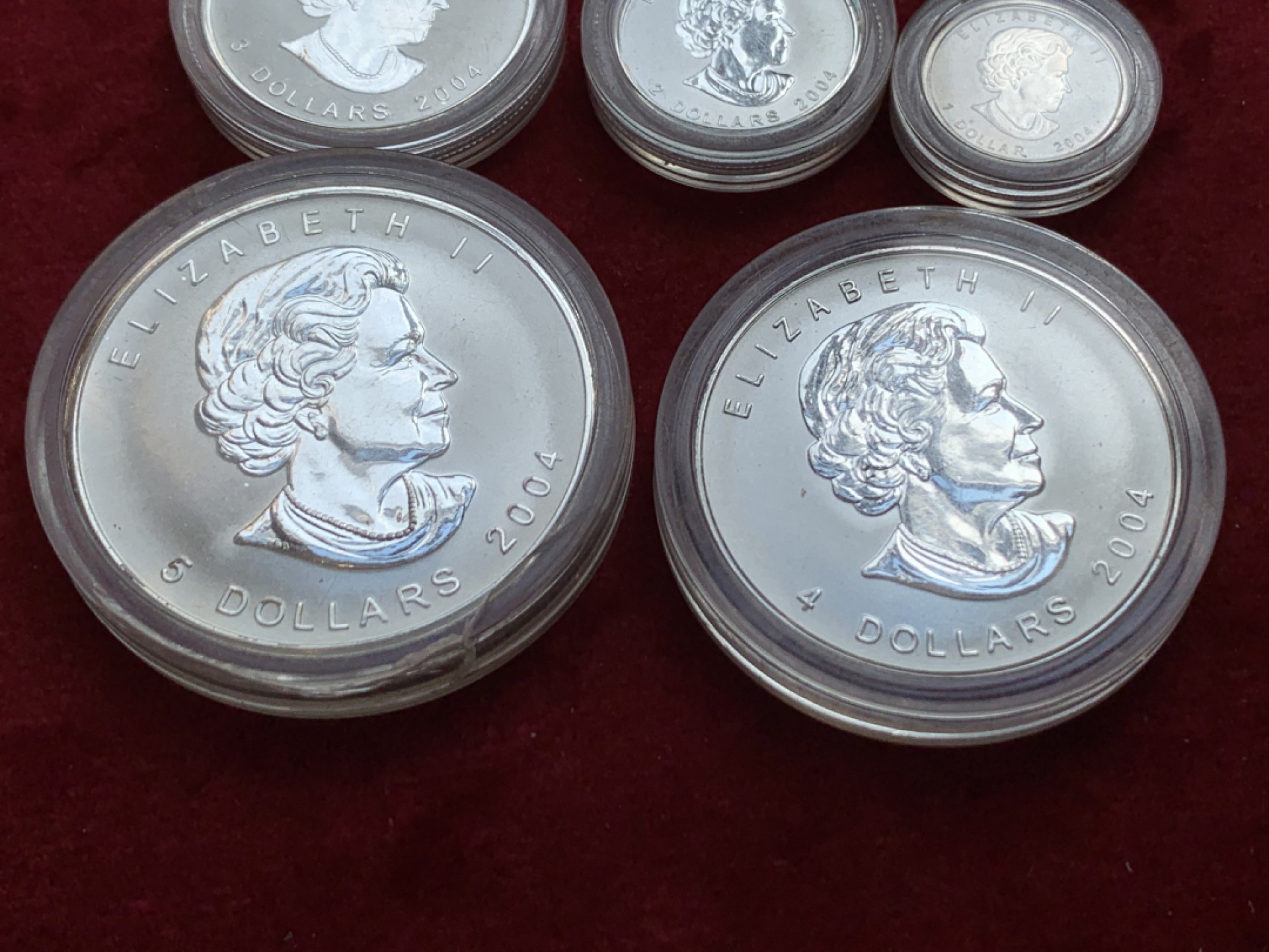 《竞宝斋》第128场-周日，周一 ，2场连拍（全场包邮） 加拿大 2004年 枫叶5枚套 1盎司，1/2盎司，1/4盎司，1/10盎司，1/20盎司 总的1.9盎司59.09克 9999银