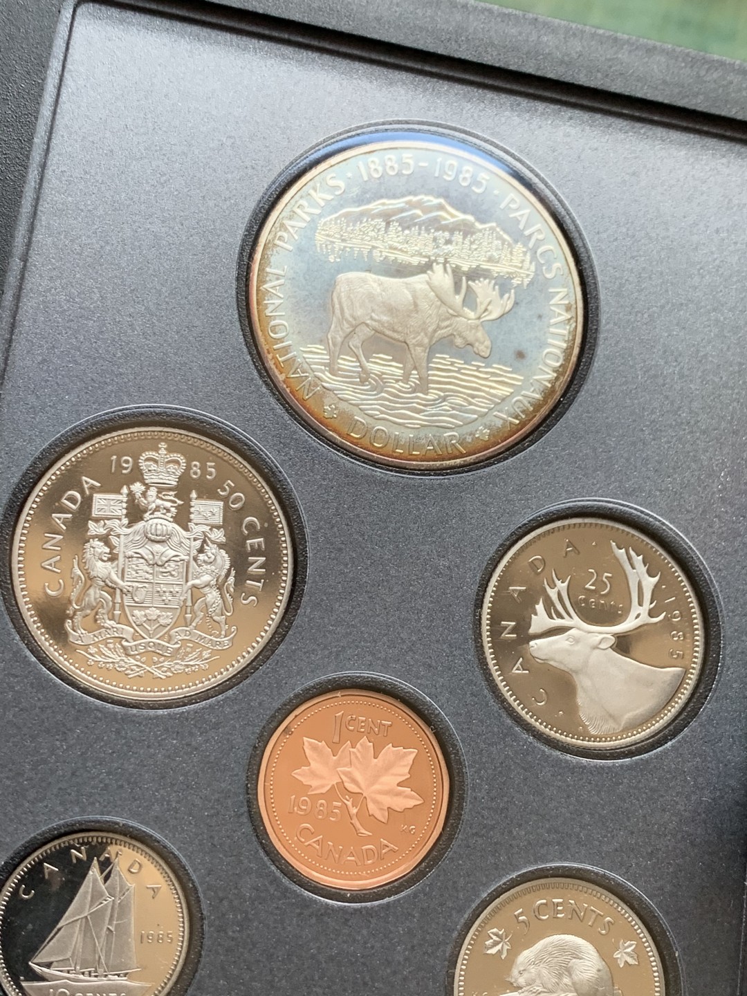 《竞宝斋》第128场-周日，周一 ，2场连拍（全场包邮） 加拿大1985年精制套币含一枚纪念银币