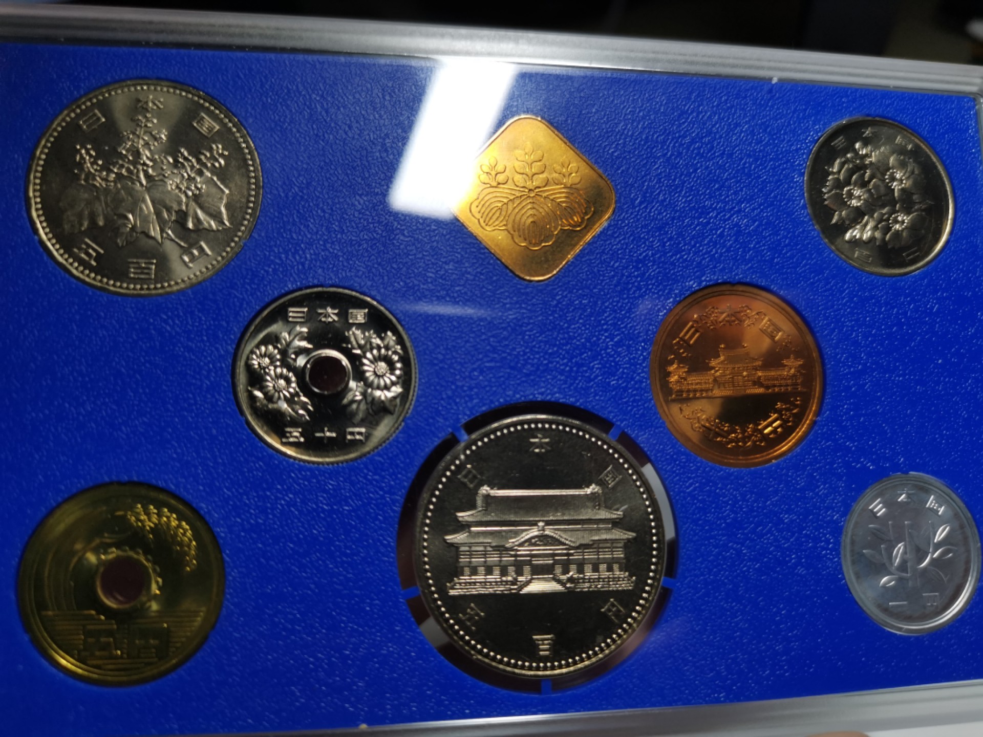捡漏零元起+1 小岛日本纪念币专场 第二拍  冲绳回归 20 周年 日本纪念币 1992 年1-500円带猴年纪念章 8 枚日本套币