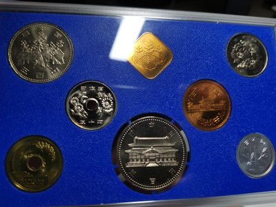 捡漏零元起+1 小岛日本纪念币专场 第二拍  冲绳回归 20 周年 日本纪念币 1992 年1-500円带猴年纪念章 8 枚日本套币