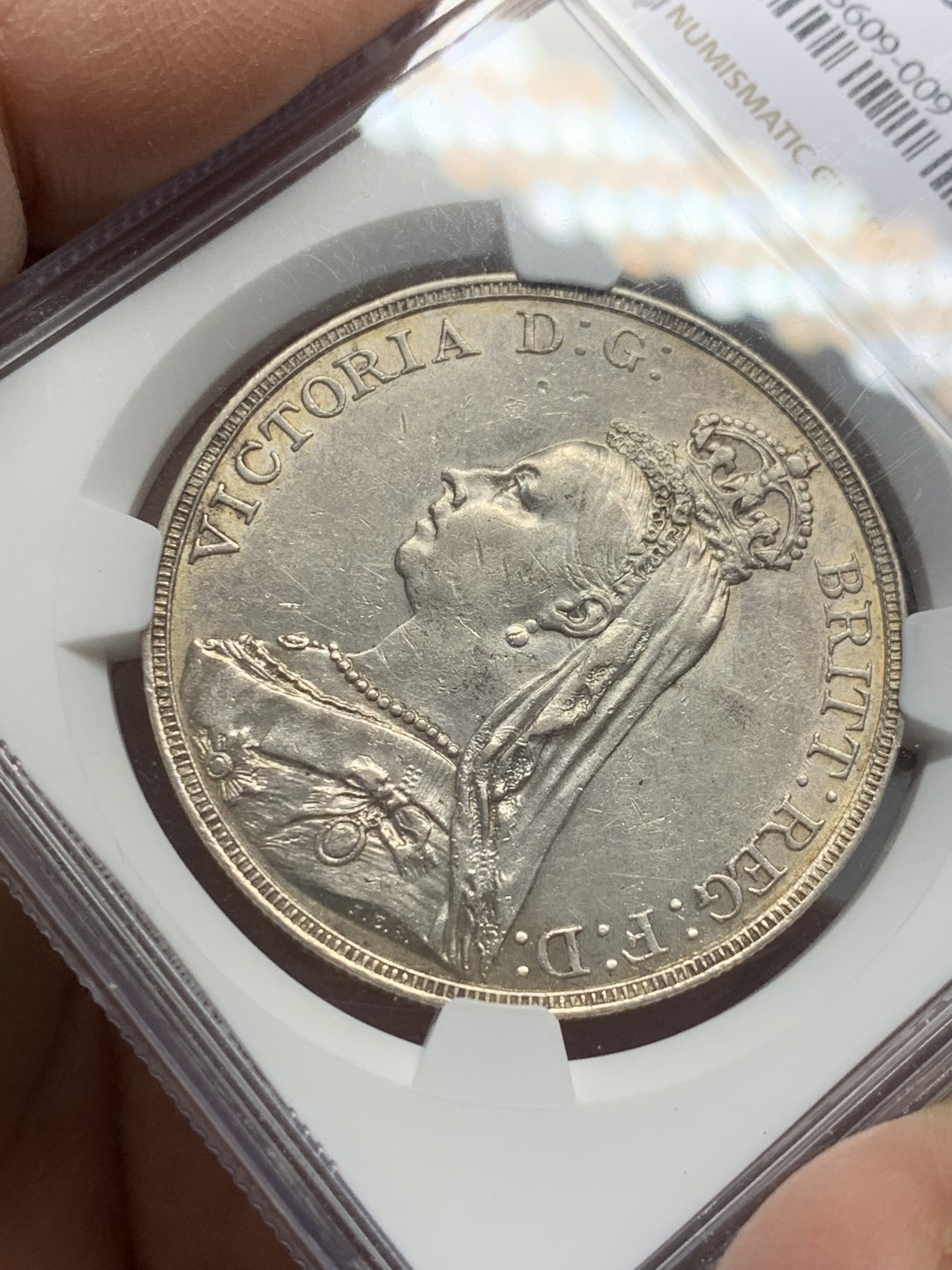 《竞宝斋》第128场-周日，周一 ，2场连拍（全场包邮） NGC AU53 英国 1891年 维多利亚女王 高冠版 马剑克朗大银币 光好 细节不错