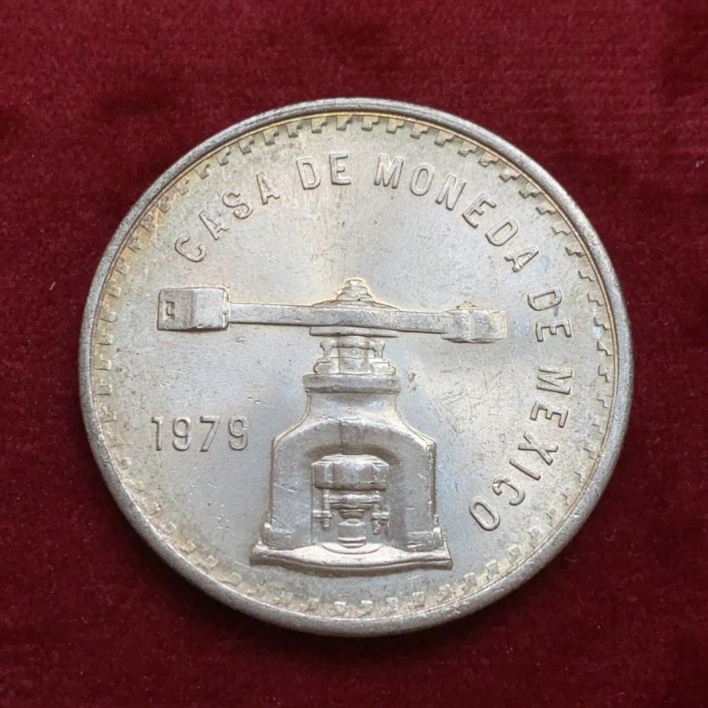 《竞宝斋》第128场-周日，周一 ，2场连拍（全场包邮） 墨西哥1979 铸币机天平银币 高银1盎司大银币 市面少见的五彩转光好状态