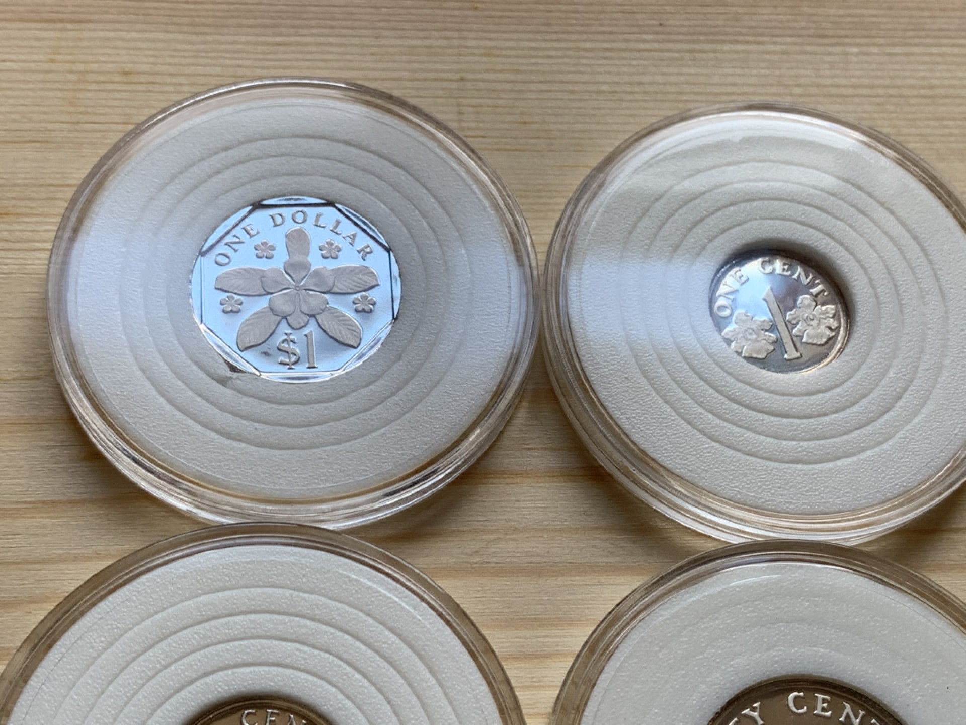 《竞宝斋》第128场-周日，周一 ，2场连拍（全场包邮） 新加坡 1988年银币套  六枚  925银 状态非常好