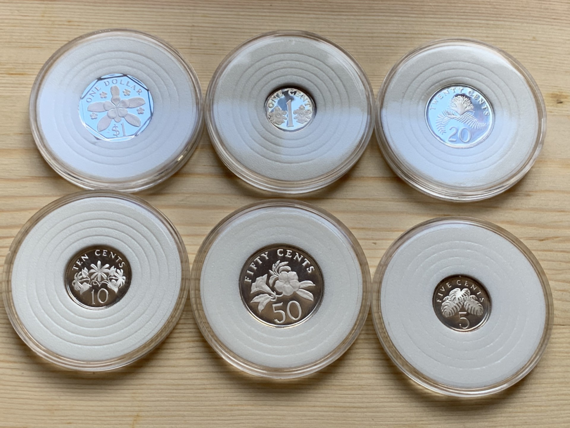 《竞宝斋》第128场-周日，周一 ，2场连拍（全场包邮） 新加坡 1988年银币套  六枚  925银 状态非常好