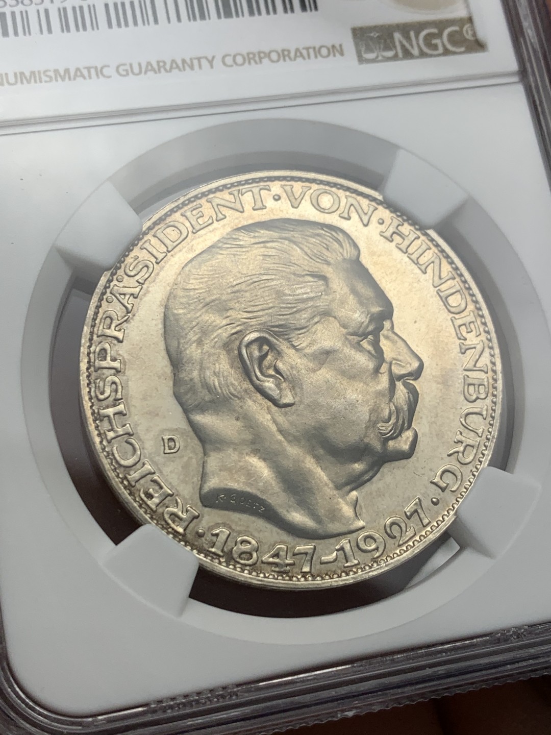《竞宝斋》第128场-周日，周一 ，2场连拍（全场包邮） NGC-MS64 德国 1927年 兴登堡五马克形制银章 通体丝绸光，品相上乘，值得收藏