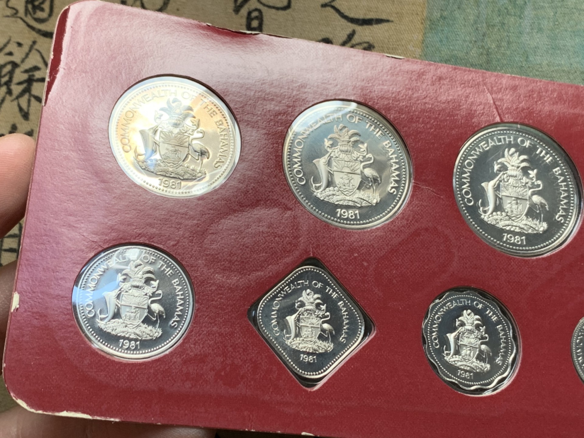 《竞宝斋》第128场-周日，周一 ，2场连拍（全场包邮） 巴哈马 1981年精制原盒套装9枚 美国铸 最大一枚为银币