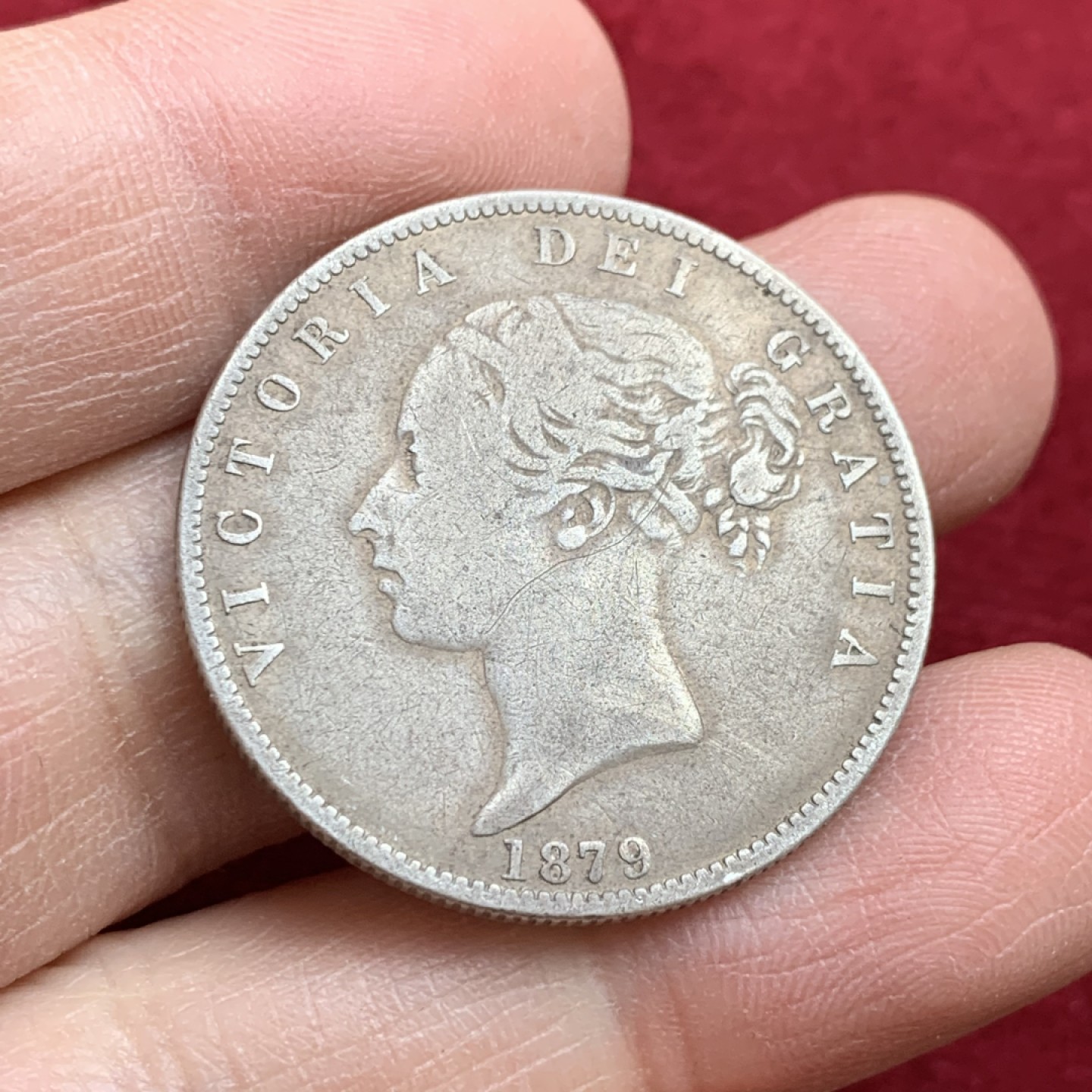 《竞宝斋》第128场-周日，周一 ，2场连拍（全场包邮） 英国 1879年 英国青年维多利亚半克朗 银币