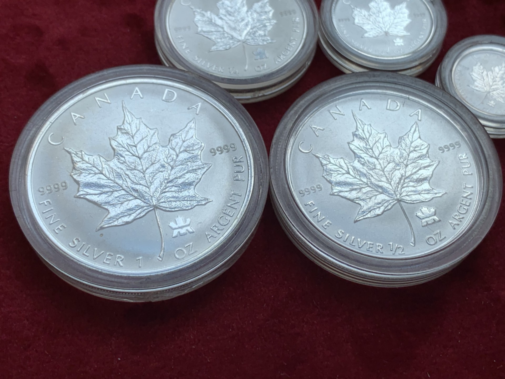 《竞宝斋》第128场-周日，周一 ，2场连拍（全场包邮） 加拿大 2004年 枫叶5枚套 1盎司，1/2盎司，1/4盎司，1/10盎司，1/20盎司 总的1.9盎司59.09克 9999银