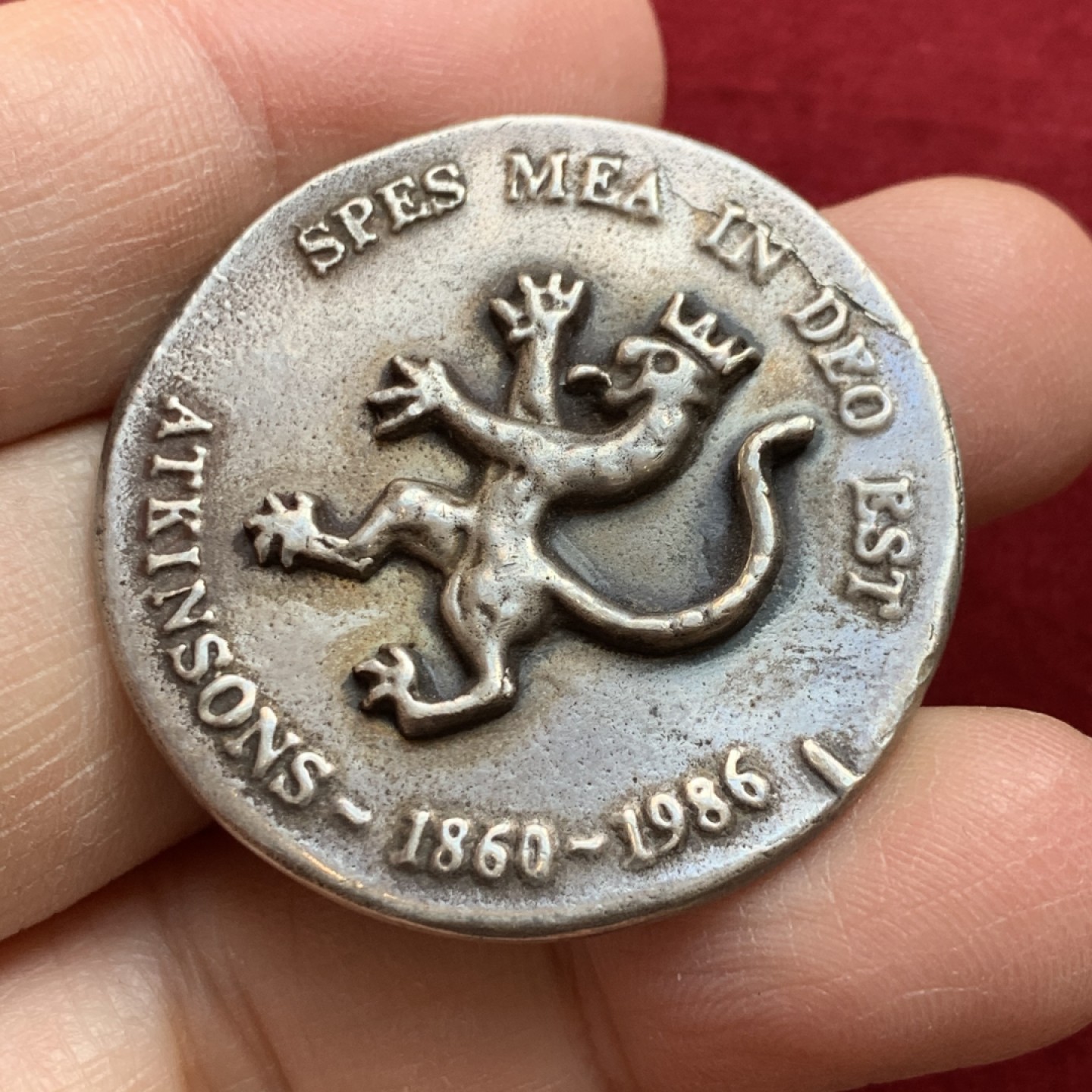 《竞宝斋》第128场-周日，周一 ，2场连拍（全场包邮） 1860-1986英国伦敦阿特金森纪念银章一枚背925纯银标 克重32.3