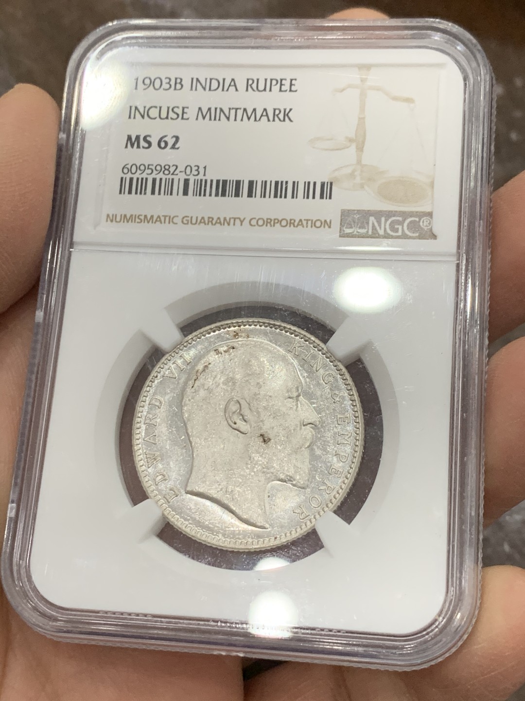《竞宝斋》第128场-周日，周一 ，2场连拍（全场包邮） NGC MS62 英属印度 1903年B版 爱德华七世 1卢比银币 原光好品 略有PL感