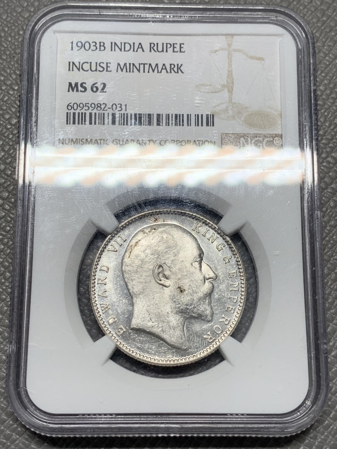 《竞宝斋》第128场-周日，周一 ，2场连拍（全场包邮） NGC MS62 英属印度 1903年B版 爱德华七世 1卢比银币 原光好品 略有PL感