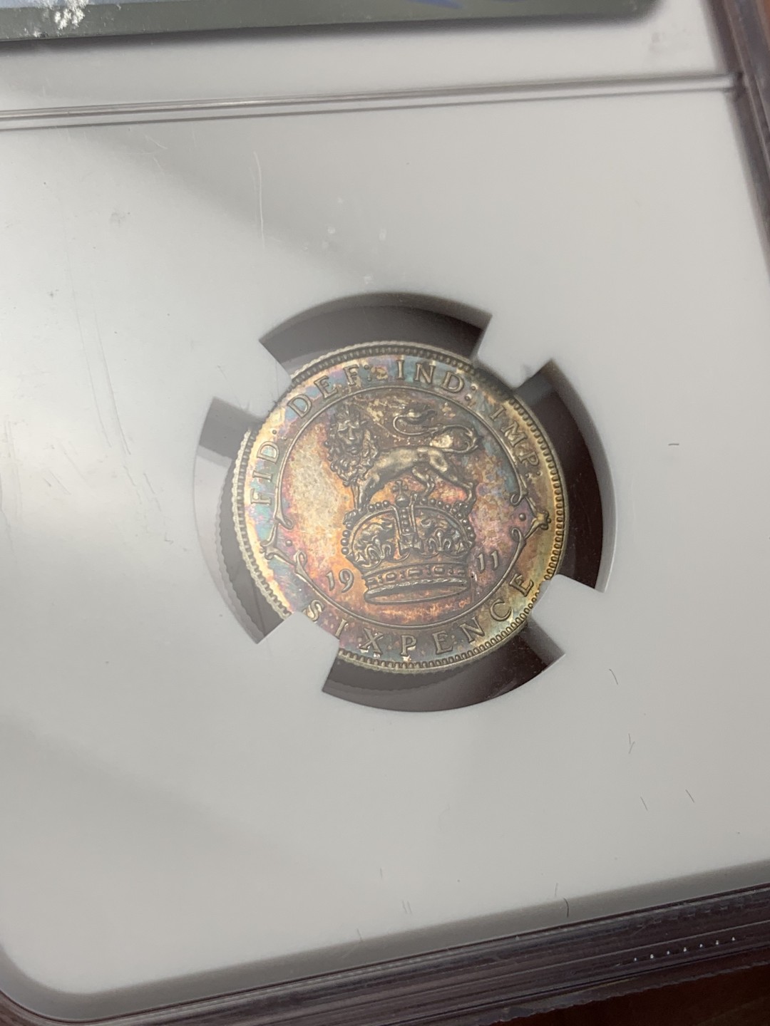 《竞宝斋》第128场-周日，周一 ，2场连拍（全场包邮） NGC PF65 英国1911年乔五精制6便士银币五彩高分