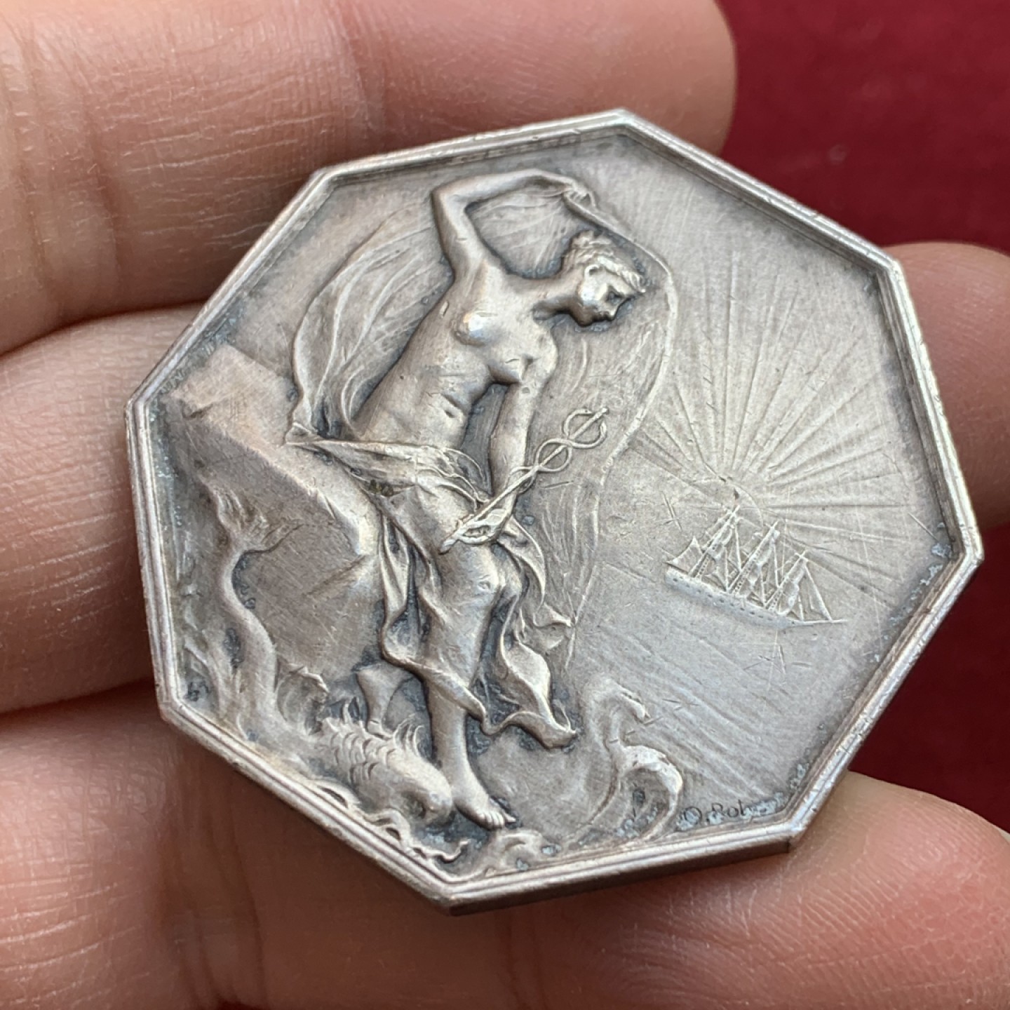 《竞宝斋》第128场-周日，周一 ，2场连拍（全场包邮） 1879年 法国圣纳泽尔商会八角大银章，对边42mm大尺寸 38.7克，罗蒂出品名章，港口边的披纱女神，细节丰富，八角进阶精品