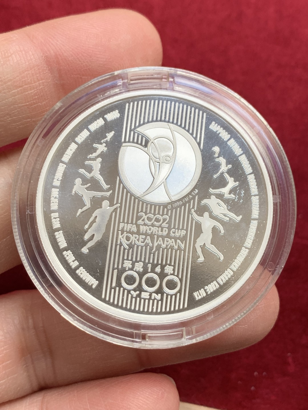 《竞宝斋》第128场-周日，周一 ，2场连拍（全场包邮） 日本 2002年 1000日元 丝绒高档原盒 韩日世界杯精制银币 999纯银1盎司精制银币 限量发行的配有高档丝绒原盒和造币厂证书的版本