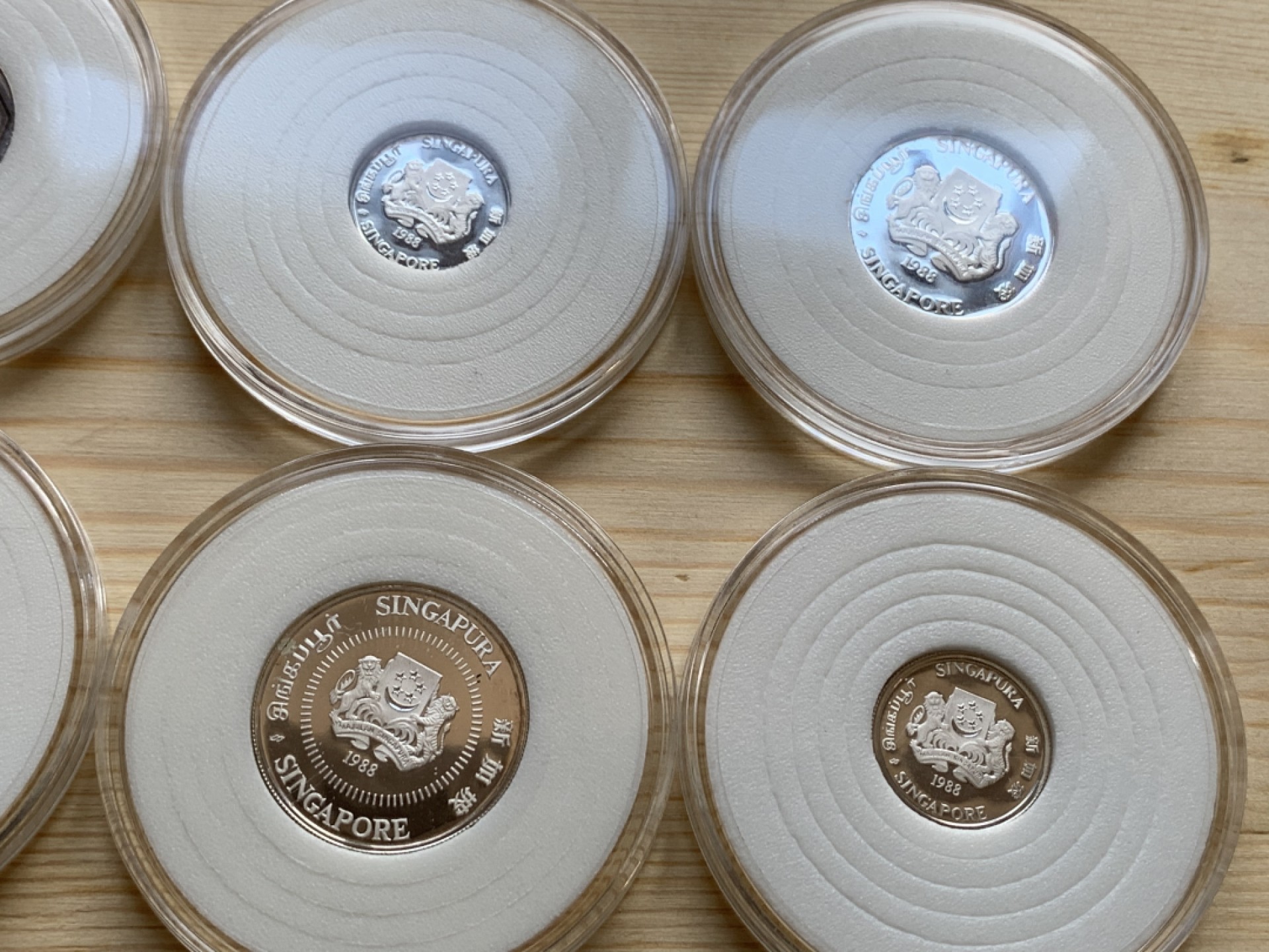 《竞宝斋》第128场-周日，周一 ，2场连拍（全场包邮） 新加坡 1988年银币套  六枚  925银 状态非常好