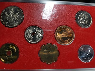 捡漏零元起+1 小岛日本纪念币专场 第二拍  日本纪念币 1997 年1-500円带牛年纪念章 7 枚日本套币
