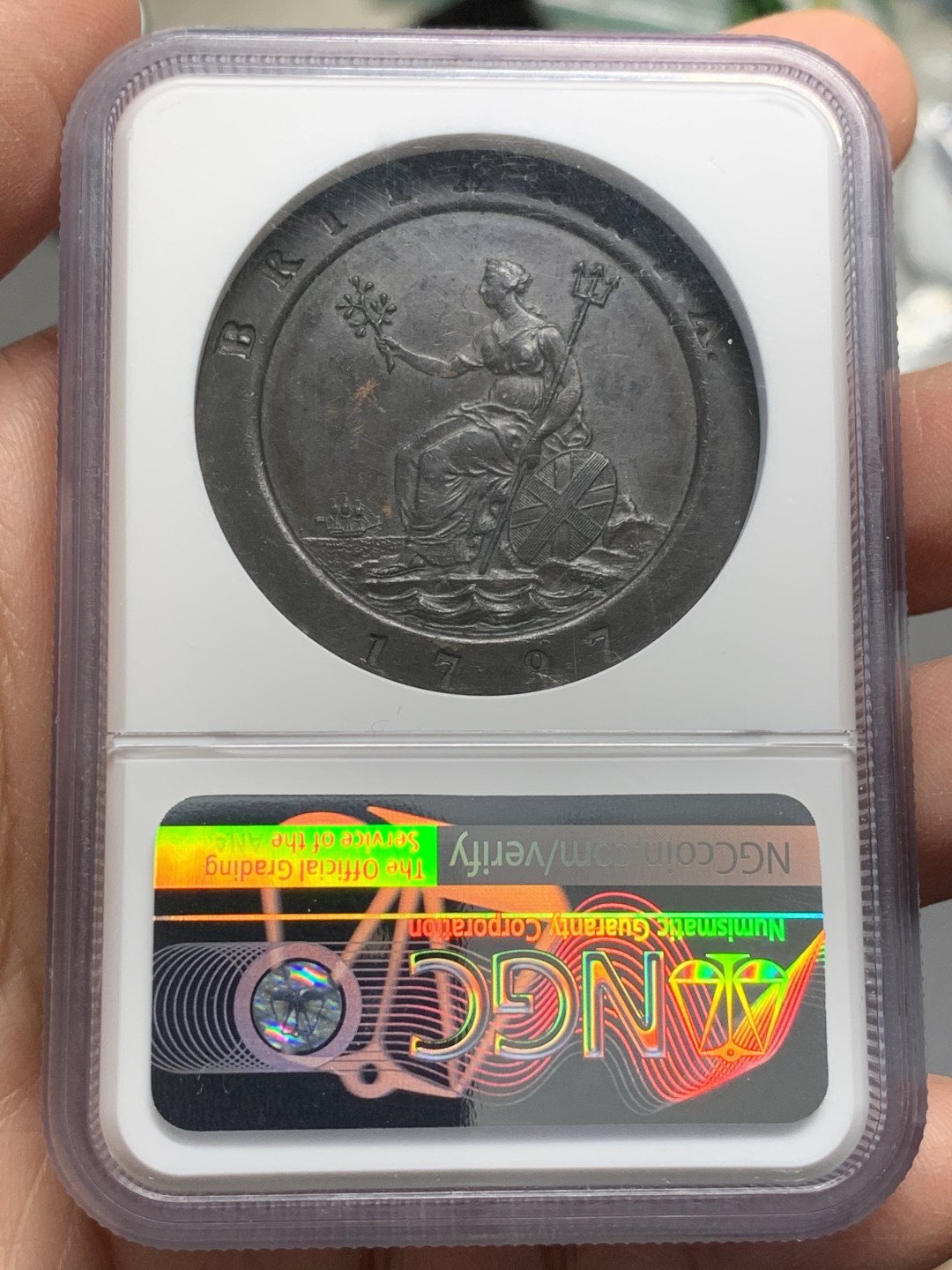 《竞宝斋》第128场-周日，周一 ，2场连拍（全场包邮） NGC-MS62英国1797年乔治三世大车轮两便士铜币，近230年历史币面早已形成厚厚的入骨包浆，略微带铜紫色，人物细节打制清晰，底板干净，不可多得的一枚