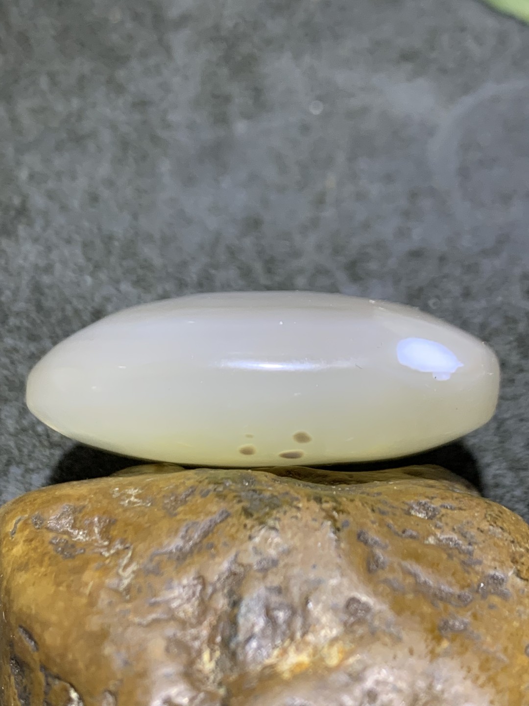 精美高玉化冰透俏色海洋玉髓原皮随形吊坠一个！
