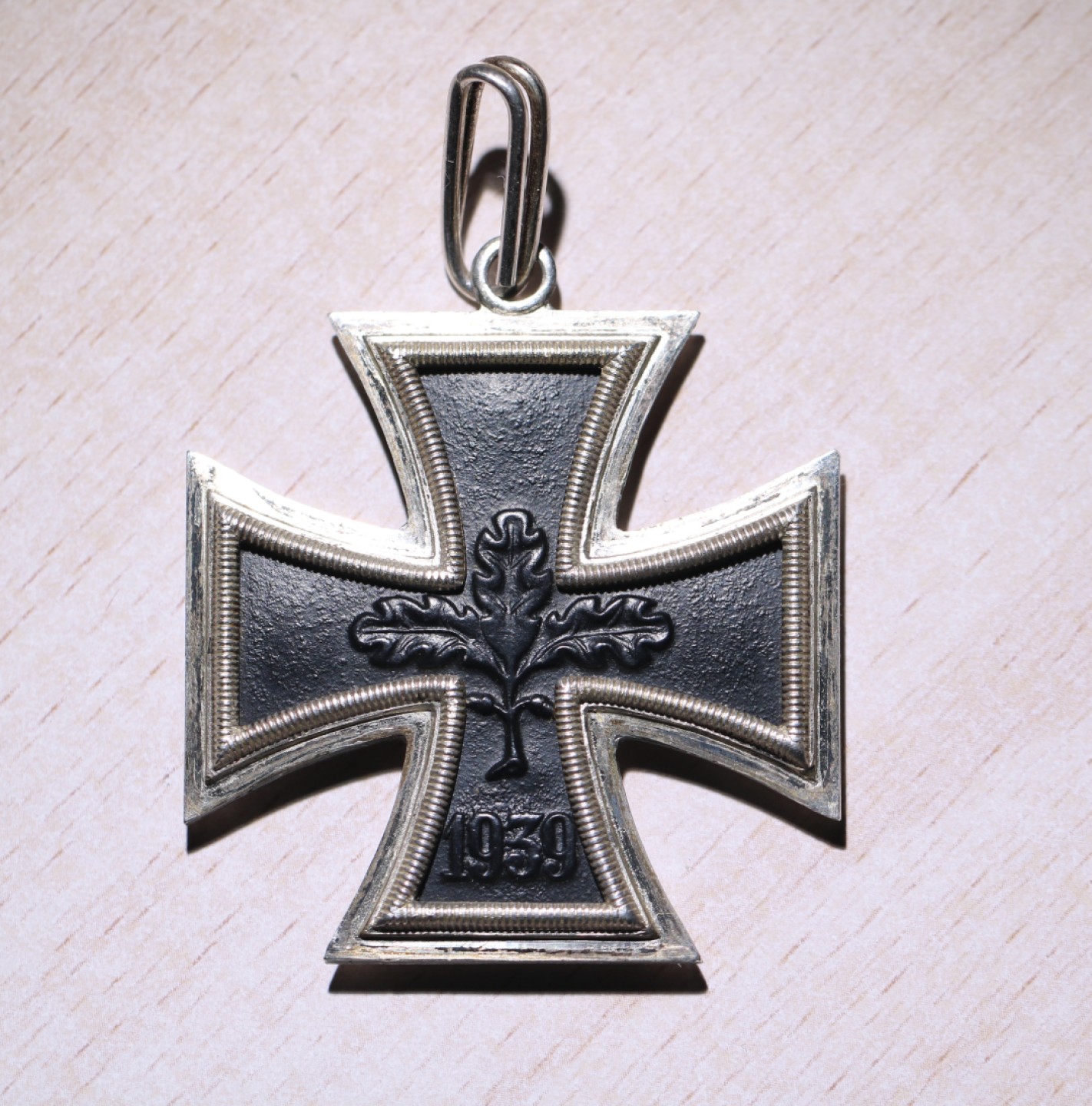 大猫徽章拍卖第212期  骑士铁十字57版 好品 后期盒子 