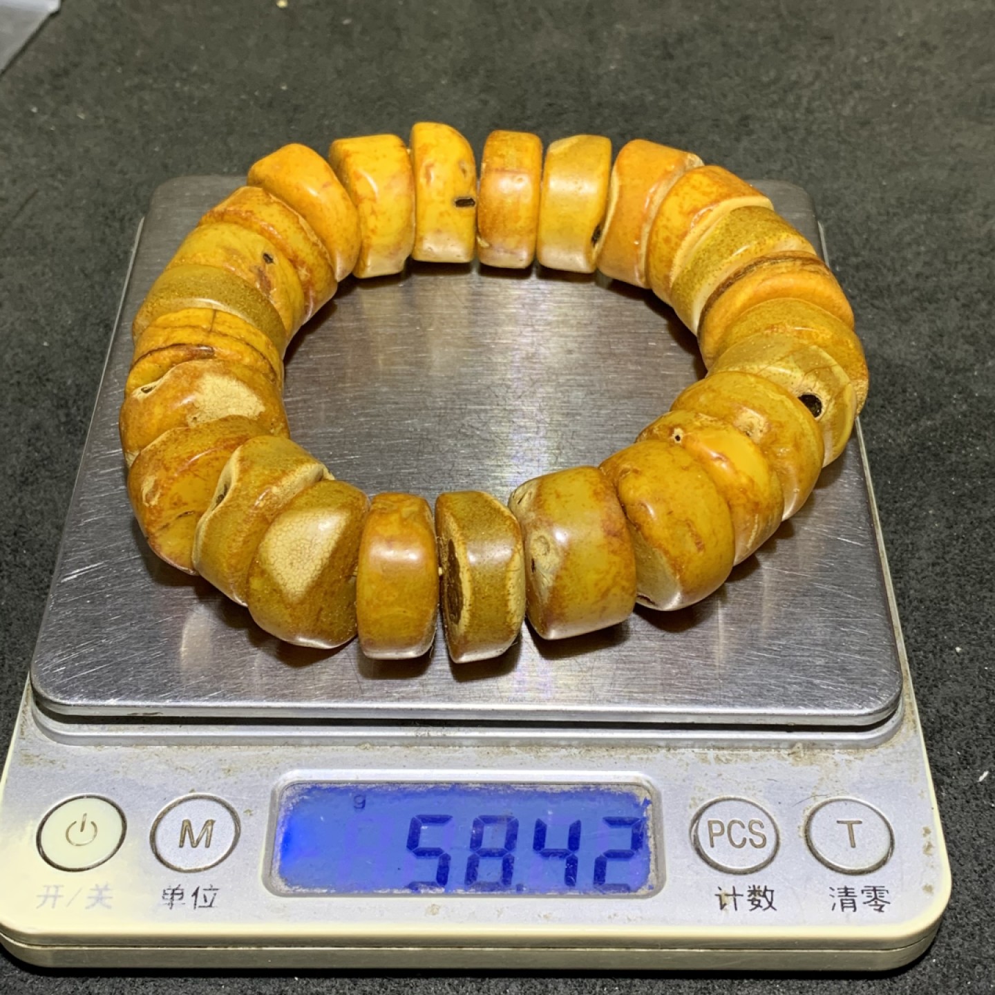 西亚妖孽纹老蜡车轮手串一条，