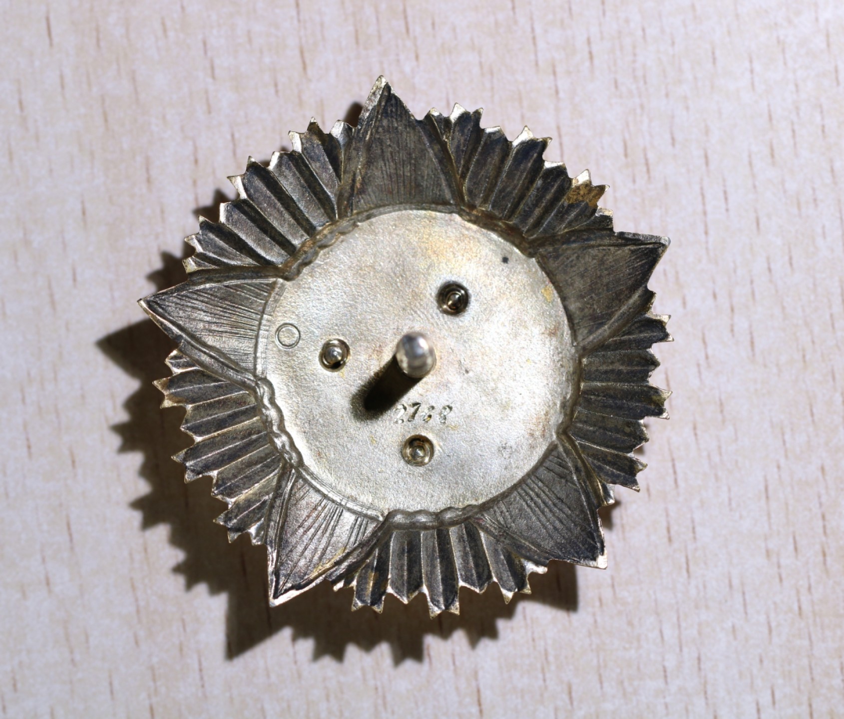 大猫徽章拍卖第212期  蒙古🇲🇳战斗红旗勋章 九点钟方向珐琅后补