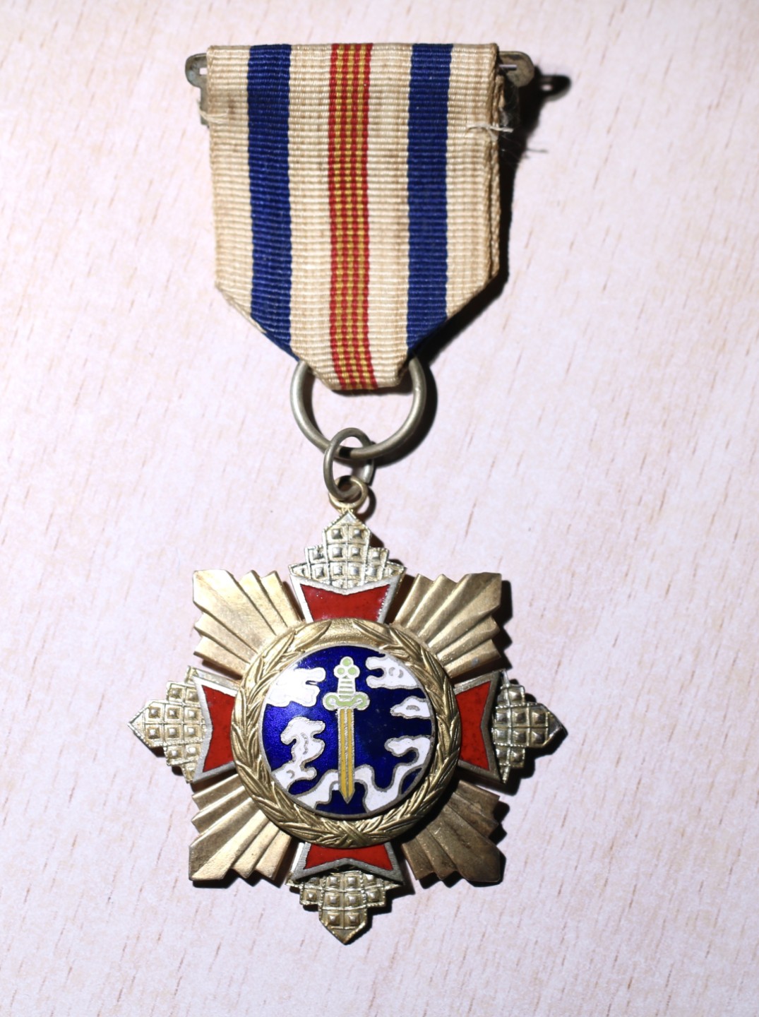 大猫徽章拍卖第212期  国府资深士兵荣誉奖章 