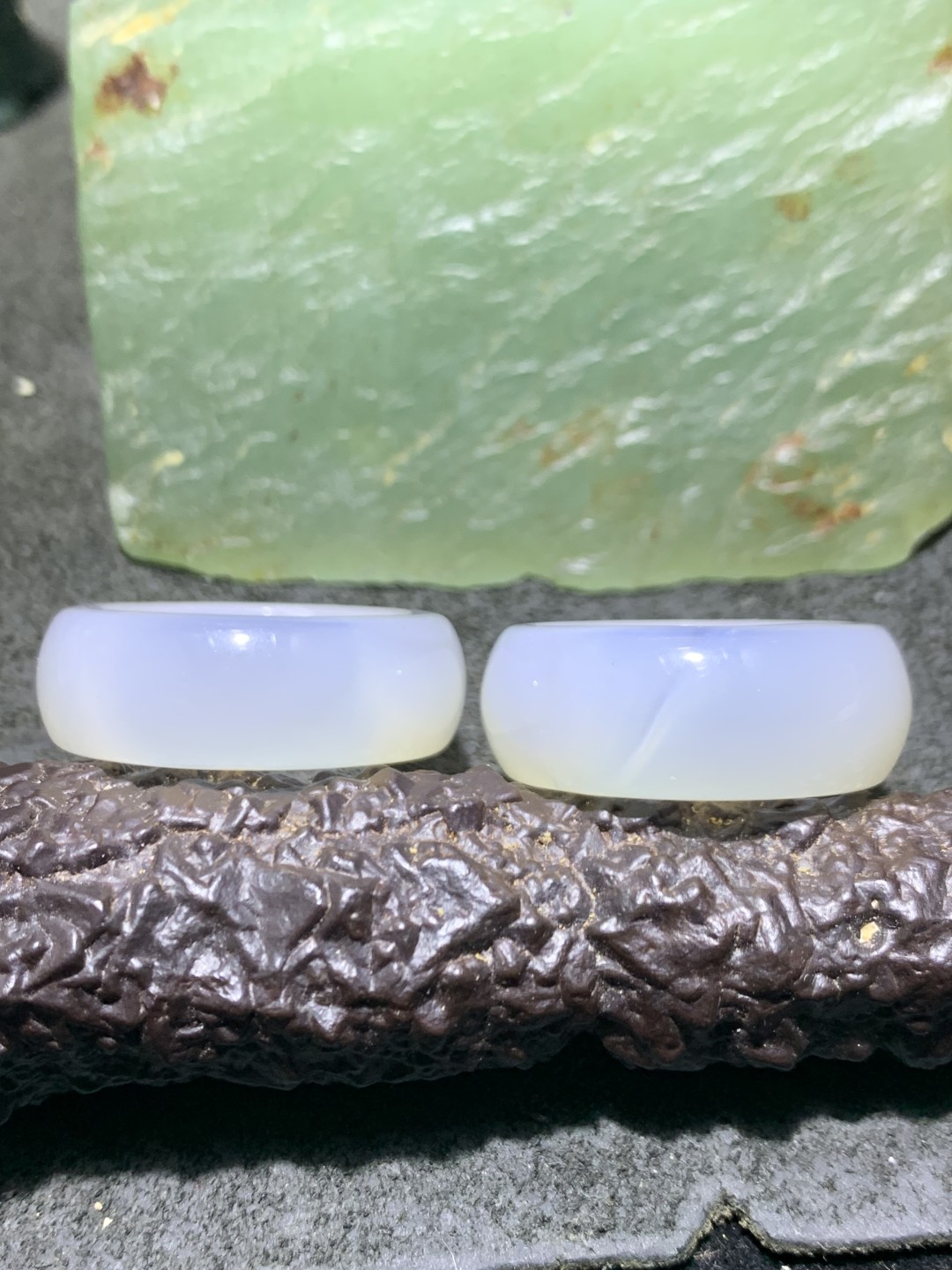 通货冰透荔枝冻高玉化玛瑙戒指两个，