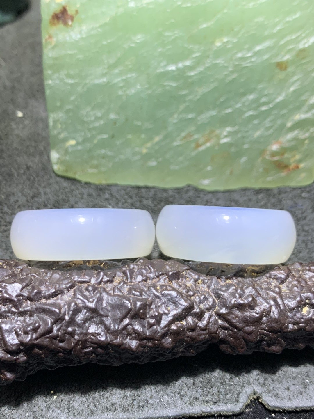 通货冰透荔枝冻高玉化玛瑙戒指两个，