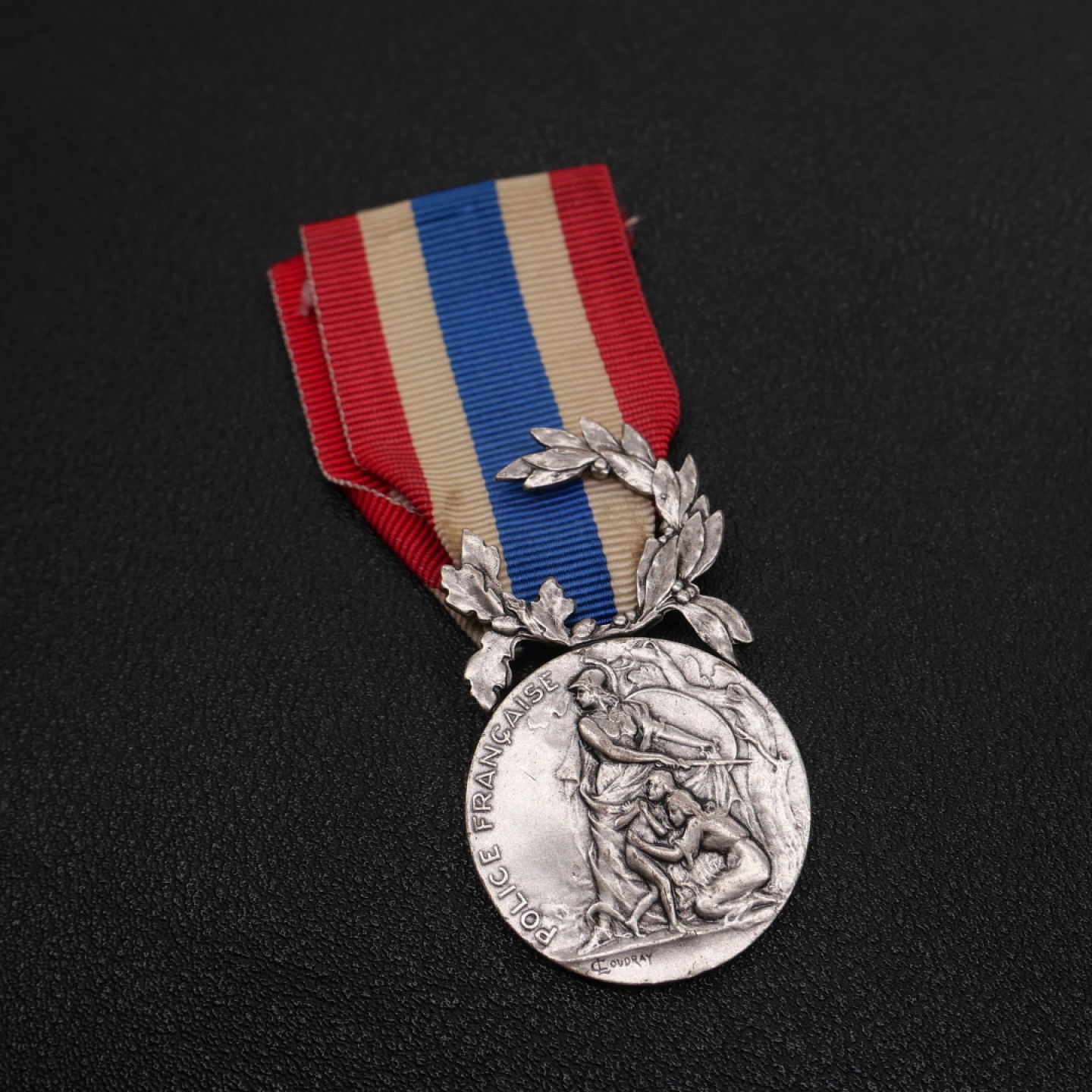 勋章奖章交易所2023年元旦拍卖 法国警察服务奖章，950银质带标