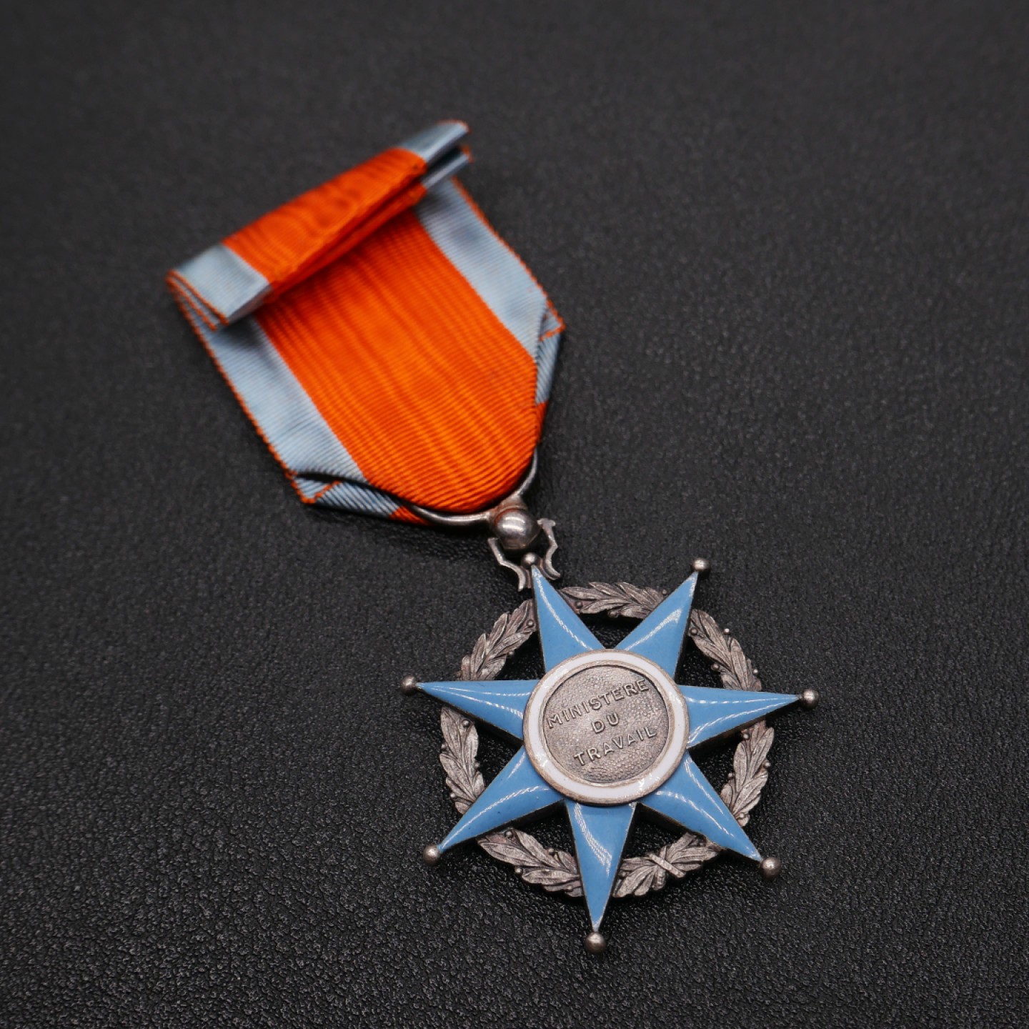 勋章奖章交易所2023年元旦拍卖 法国社会功勋勋章，银质珐琅带标