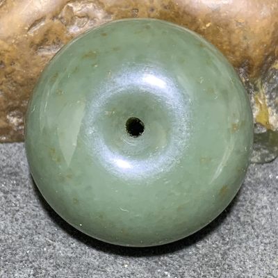 天然青海料和田玉面包圈大平安扣一个 天然青海料和田玉面包圈大平安扣一个