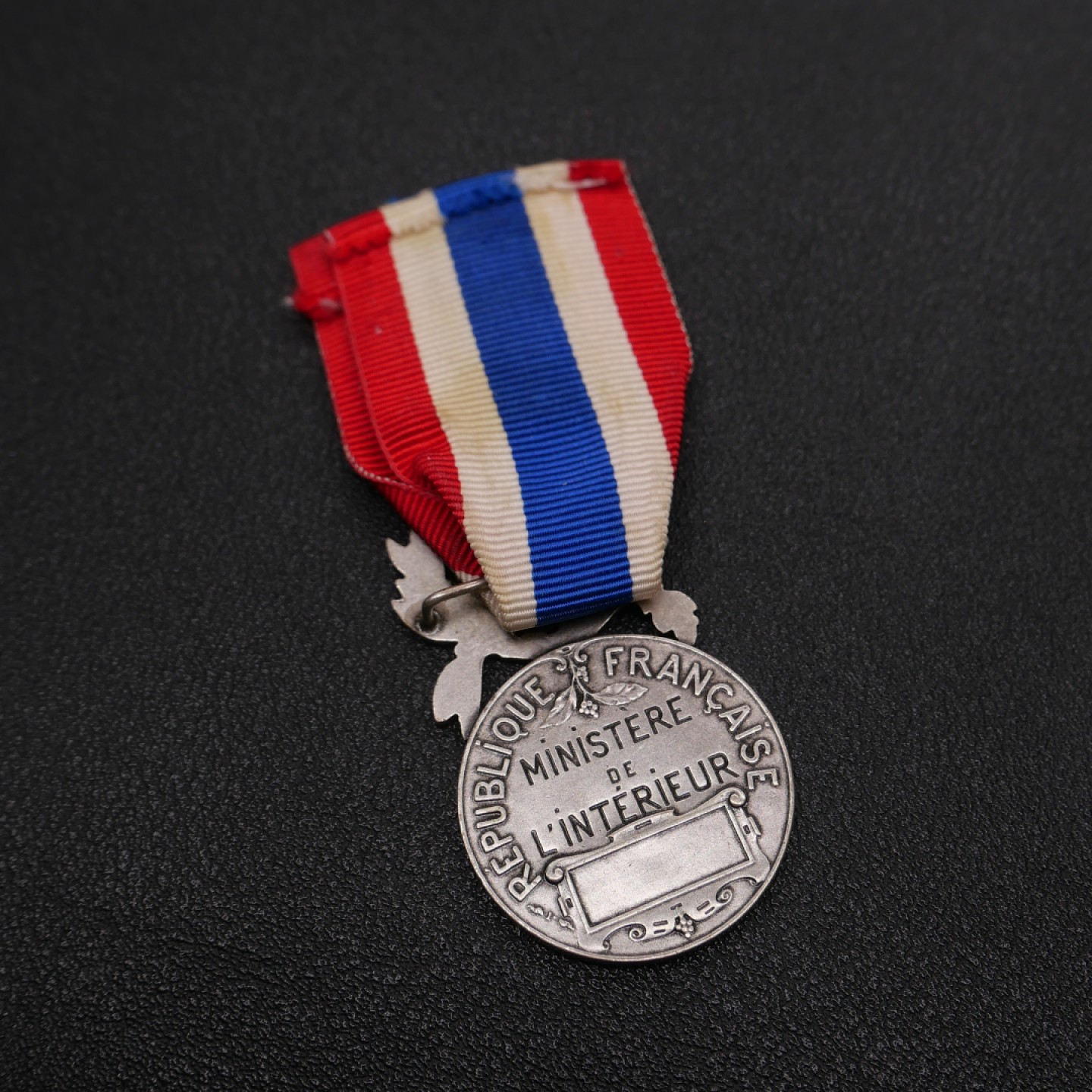 勋章奖章交易所2023年元旦拍卖 法国警察服务奖章，950银质带标