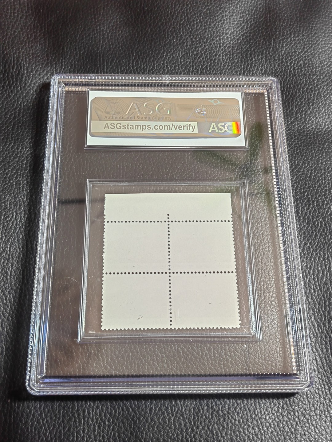 洪涛臻品批发群  精选邮票限时拍卖第一百二十八期 普无号  宝塔山   数字+厂名    四方连一组，ASG85分OP，三俗稀缺货，版撕绝中绝送评，最严格时期出分，大盒，非常漂亮，一手出分，壳子完好无划痕，曾经的总筋票，喜欢不要错过