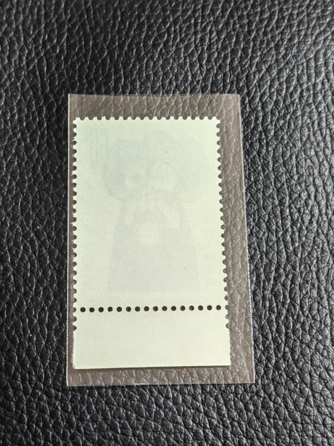 洪涛臻品批发群  精选邮票限时拍卖第一百二十八期 T45脸谱8-7新一枚，色标   版期全品嘎嘎绝，正宗版撕货，一手撕版，带硅胶手套撕版，收藏级品相，喜欢不要错过