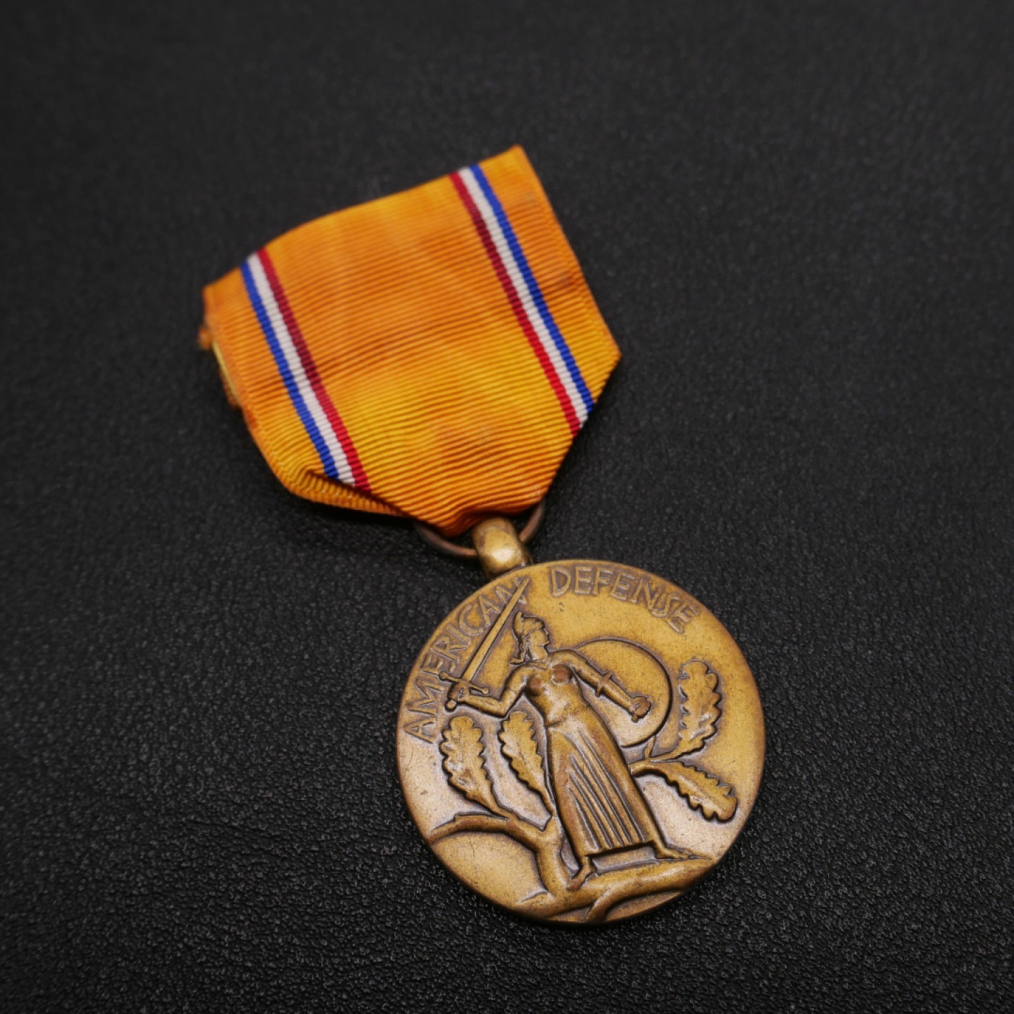 勋章奖章交易所2023年元旦拍卖 美国国防服务奖章，1941年设立，授予1939.9.8-1941.12.7期间服役美军。