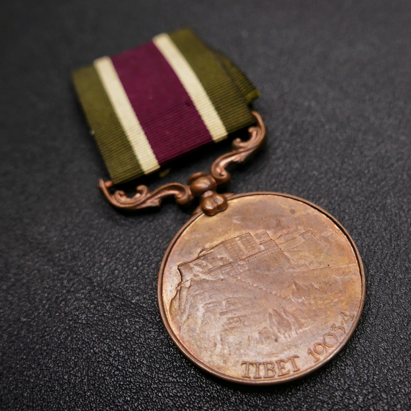 勋章奖章交易所2023年元旦拍卖 英国西藏奖章，1905年设立，铜质版本，授予运输队及劳力等，只颁授约2500枚。