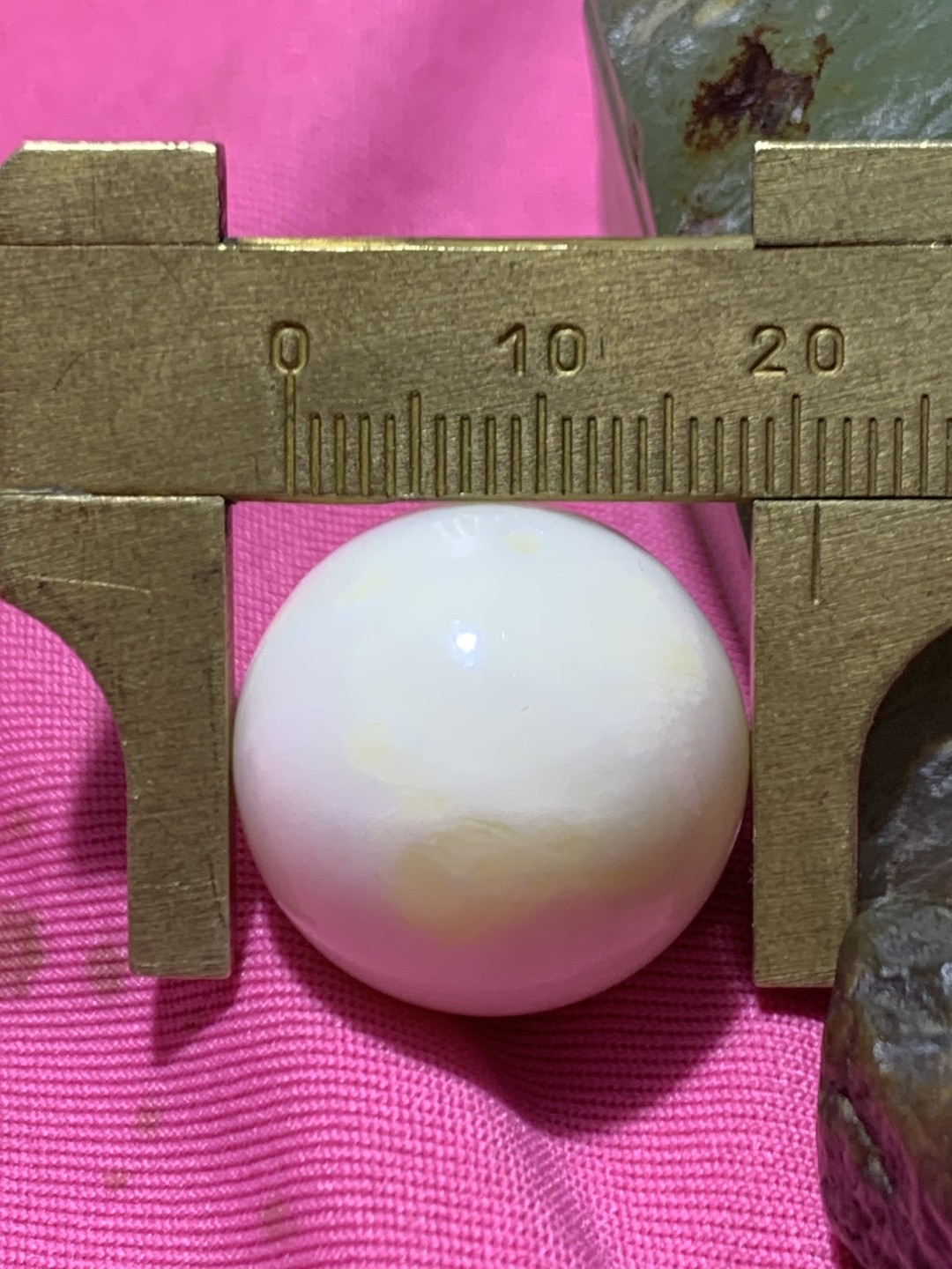 深海飘黄贝化玉2.1圆珠一颗